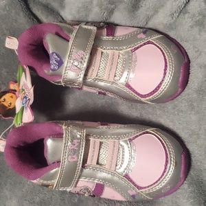 Kids shoes, size 8, Dora sneakers purple and pink